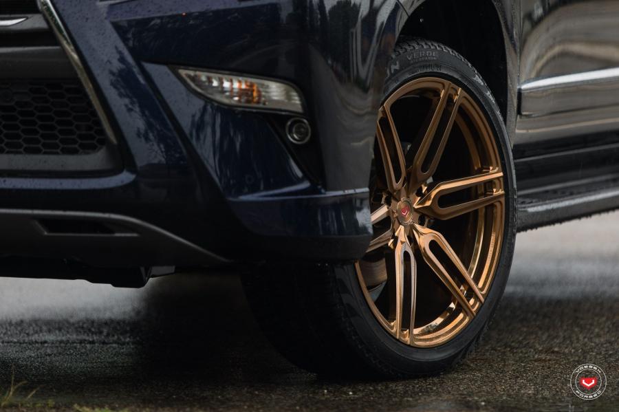Детали экстерьера Lexus GX460 on Vossen Wheels (HC-1.6) 2017 года  (фото 10 из 34)